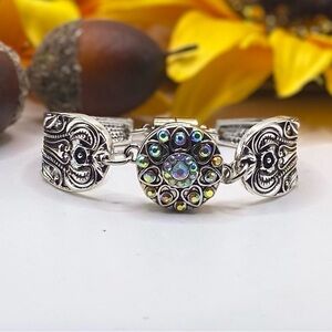 Vintage Holiday Style Snap Jewelry Bracelet with Stunning Iridescent Snap! NWT